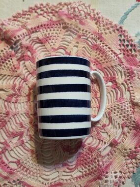 kate spade white ceramic mug with black logo